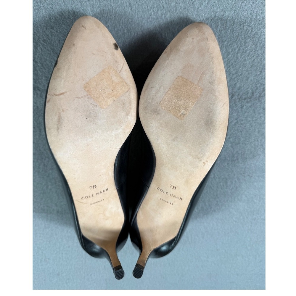 Cole Haan Black Leather Classic Pumps Round Toe Heels Minimalist 7B Professional - Picture 8 of 8